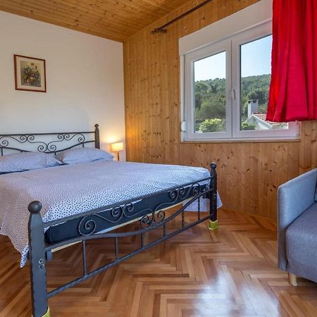 Holiday Home Antonija Стари Град Екстериор снимка