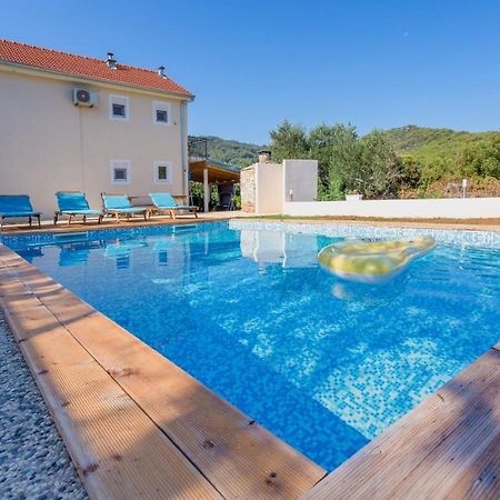 Holiday Home Antonija Стари Град Екстериор снимка